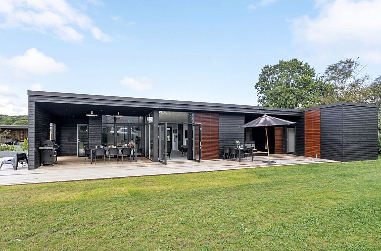 Vakantiehuis "Emelina" - 300m from the sea