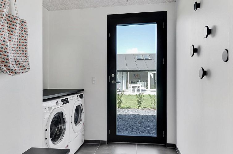 Vakantiehuis "Emelina" - 300m from the sea