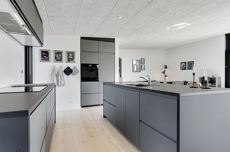 Vakantiehuis "Emelina" - 300m from the sea