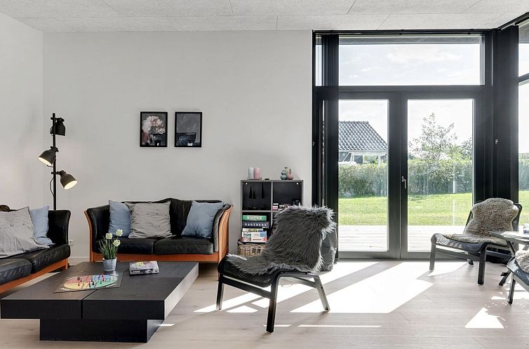 Vakantiehuis "Emelina" - 300m from the sea