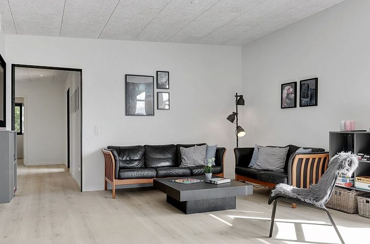 Vakantiehuis "Emelina" - 300m from the sea