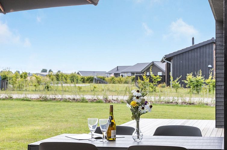 Vakantiehuis "Emelina" - 300m from the sea