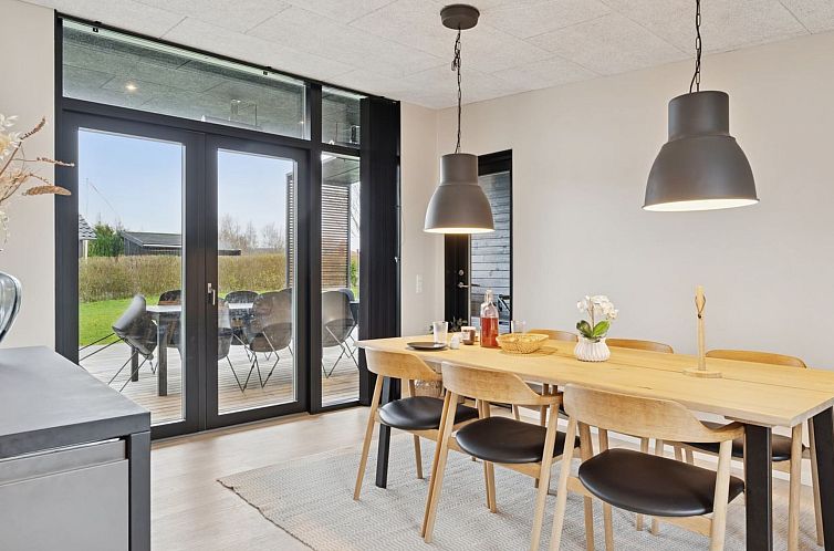 Vakantiehuis "Emelina" - 300m from the sea