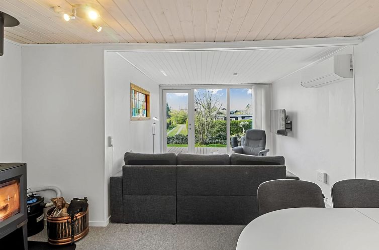 Vakantiehuis "Carit" - 80m from the sea