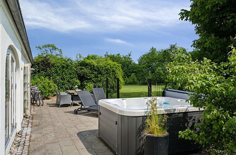 Vakantiehuis "Malinda" - 500m from the sea