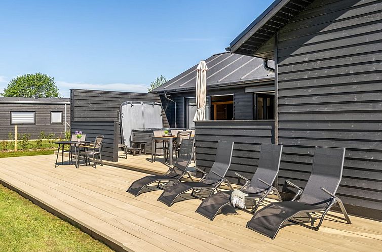 Vakantiehuis "Merve" - 250m from the sea