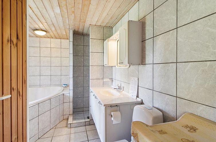 Vakantiehuis "Carit" - 80m from the sea
