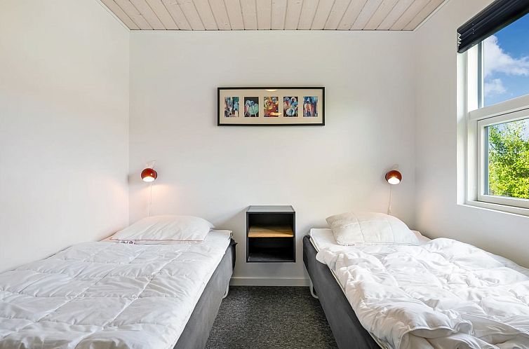 Vakantiehuis "Akira" - 250m from the sea