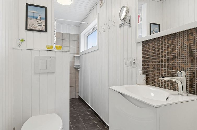 Vakantiehuis "Ally" - 1.2km from the sea