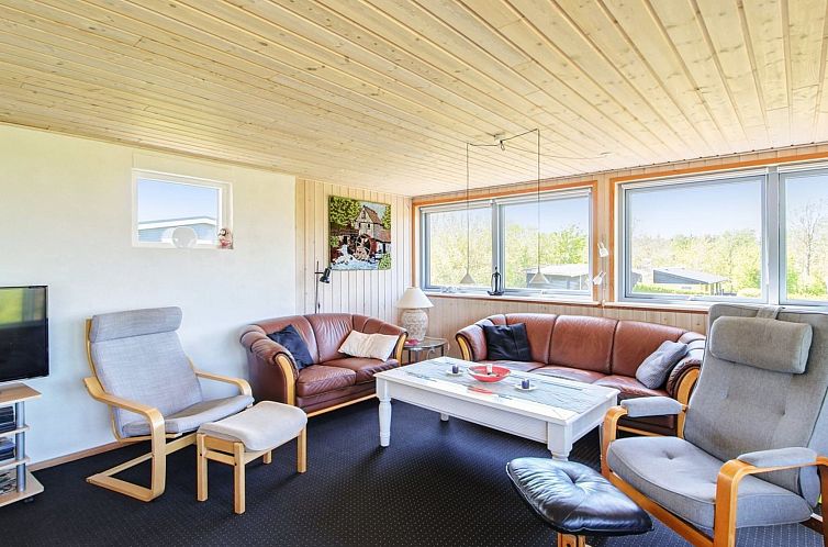 Vakantiehuis "Jukka" - 700m from the sea