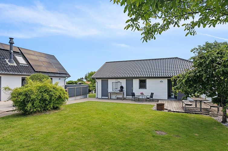 Vakantiehuis "Alona" - 90m from the sea