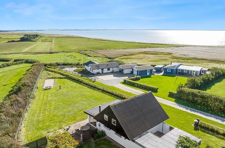 Vakantiehuis "Dunja" - 200m to the fjord