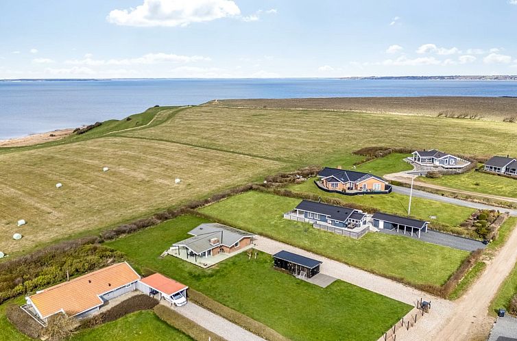 Vakantiehuis "Kirsa" - 200m to the fjord