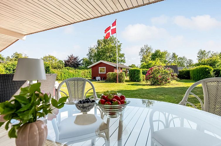 Vakantiehuis "Viktoria" - 500m from the sea