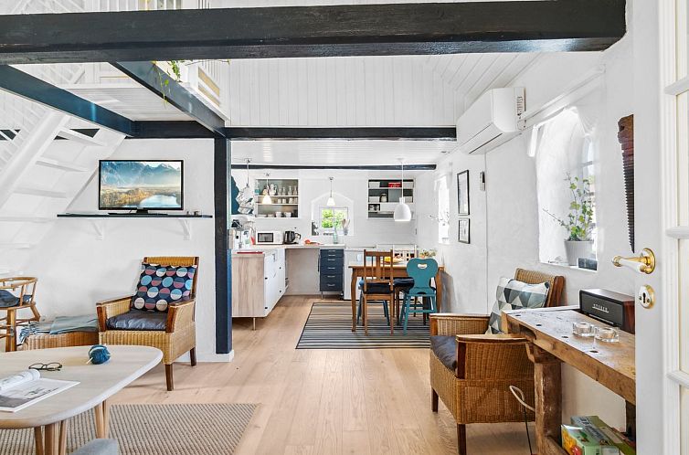 Vakantiehuis "Alfhild" - 3km from the sea