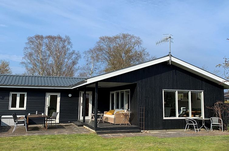 Vakantiehuis "Norell" - 800m from the sea