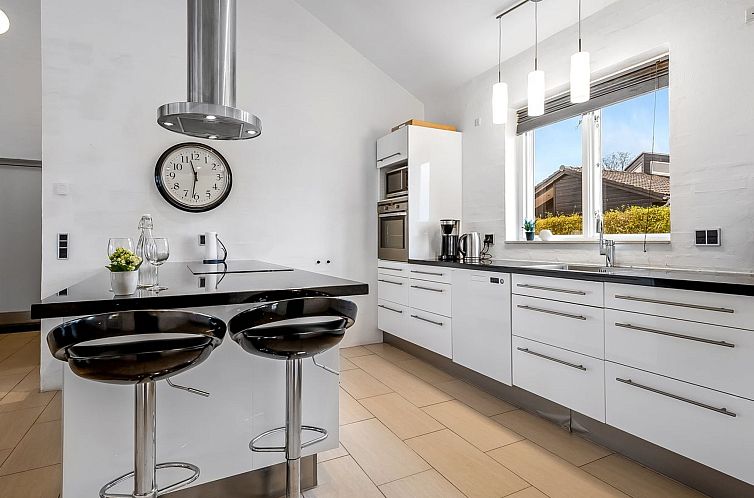 Vakantiehuis "Synne" - 350m from the sea