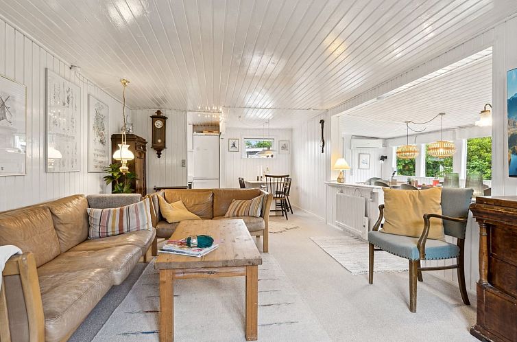 Vakantiehuis "Antonie" - 700m from the sea