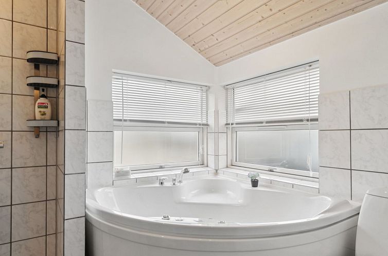 Vakantiehuis "Henninge" - 300m from the sea