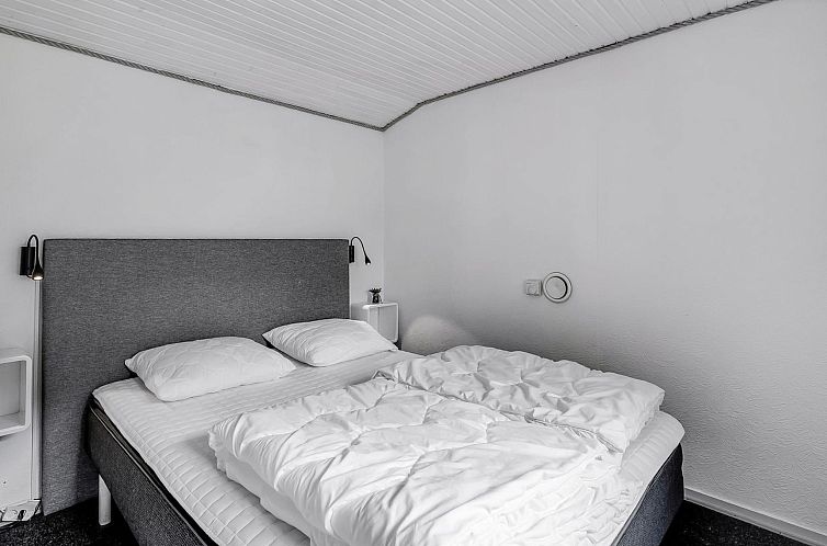 Vakantiehuis "Sunja" - 450m from the sea