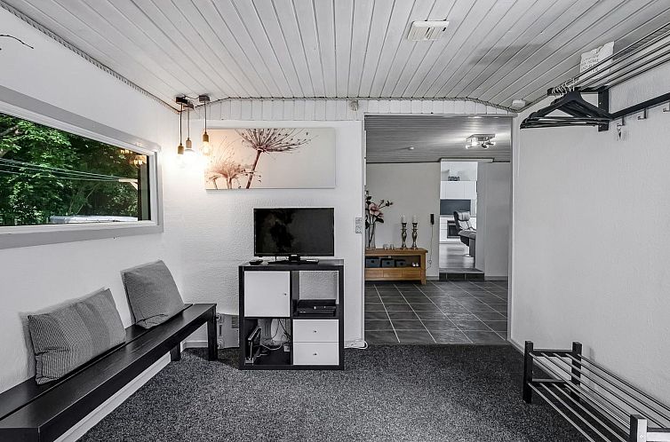 Vakantiehuis "Sunja" - 450m from the sea