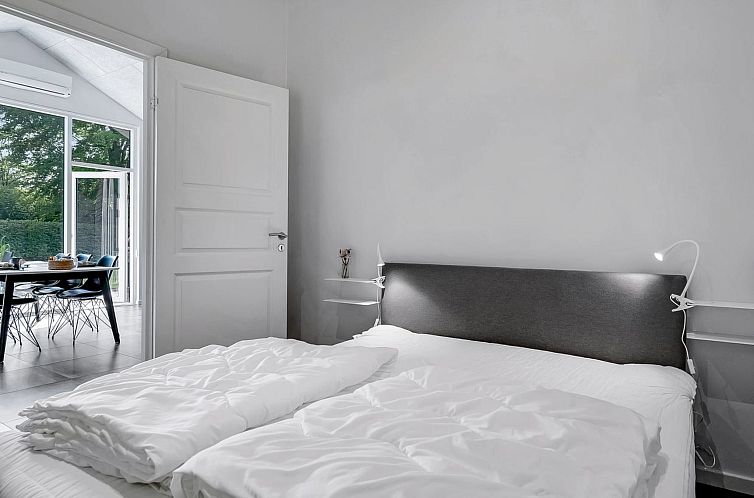 Vakantiehuis "Sunja" - 450m from the sea