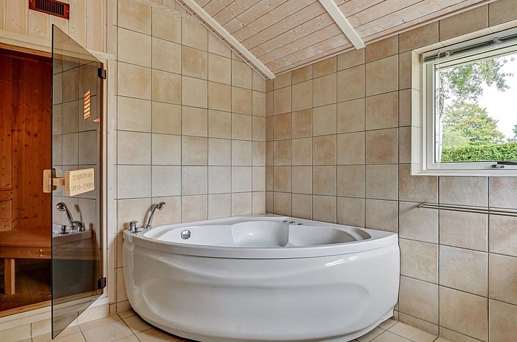 Vakantiehuis "Antonie" - 700m from the sea