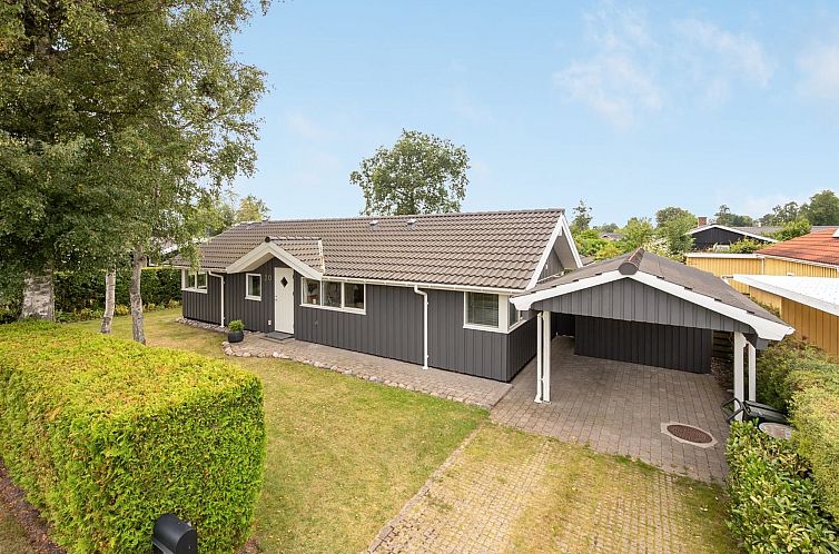 Vakantiehuis "Antonie" - 700m from the sea