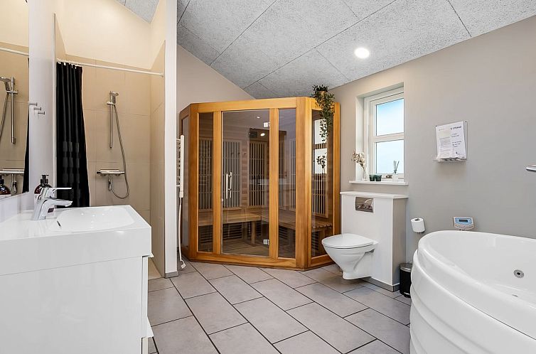 Vakantiehuis "Alrike" - 850m from the sea