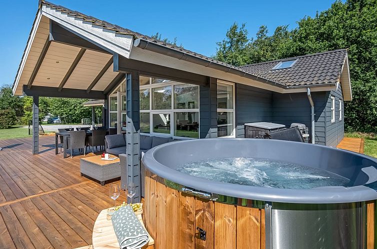 Vakantiehuis "Alrike" - 850m from the sea