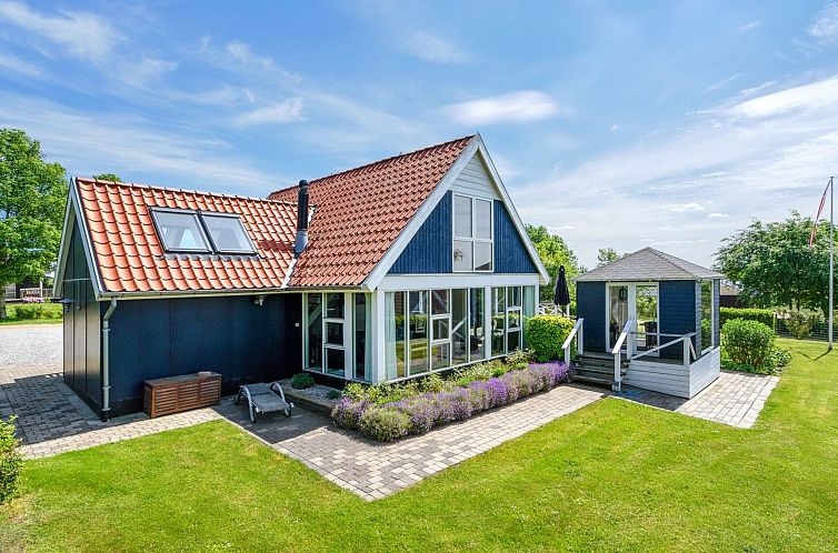 Vakantiehuis "Edvia" - 700m to the fjord