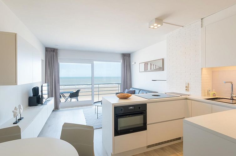 Modernes Wohnzimmer des Ferienhauses "Sea View - 0409 + Box 5" in Middelkerke, Westflandern, mit Meerblick.
