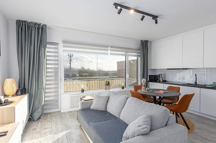Gemuetliches Wohnzimmer im Ferienhaus Hawaii - 0003 in Middelkerke, Westflandern, mit moderner Einrichtung und Blick auf die Umgebung.