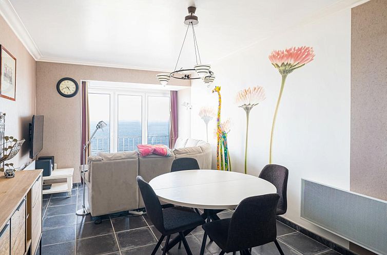 Gemuetliches Wohnzimmer im Ferienhaus Stella - 0701 in Middelkerke, Westflandern, mit Meerblick und moderner Einrichtung.