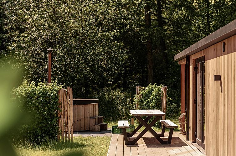 Nature Lodge + Hottub