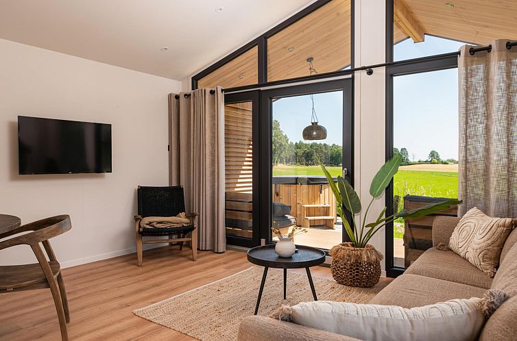 Nature Lodge + Hottub