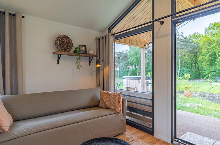 Nature Lodge + Hottub