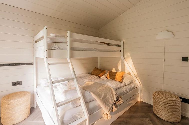 Lake House Scandi + hottub