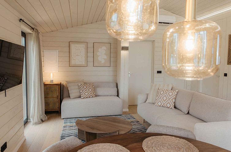 Panorama Lake House Scandi met hottub