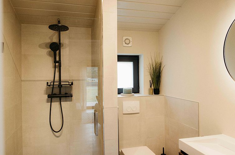 Panorama Lake House Scandi met hottub