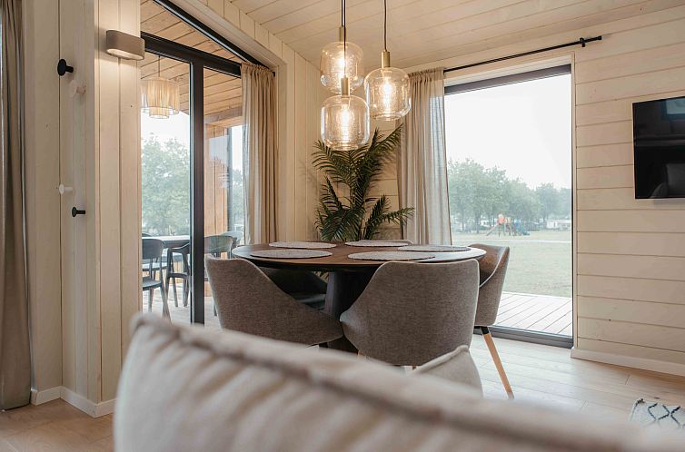 Panorama Lake House Scandi met hottub