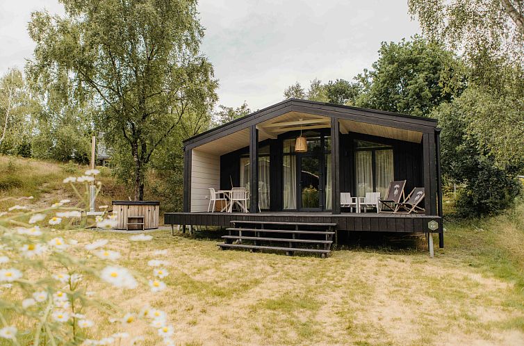 The Hills met Hottub