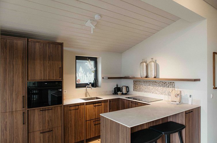 The Hills met Hottub