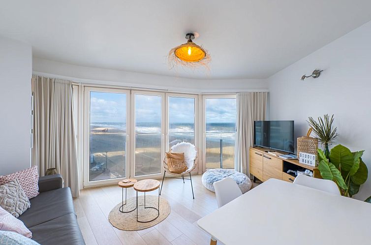 Luxurioeses Wohnzimmer in der Ferienwohnung "Nautilus - 0301" mit Meerblick in Westende, Westflandern, Belgien.