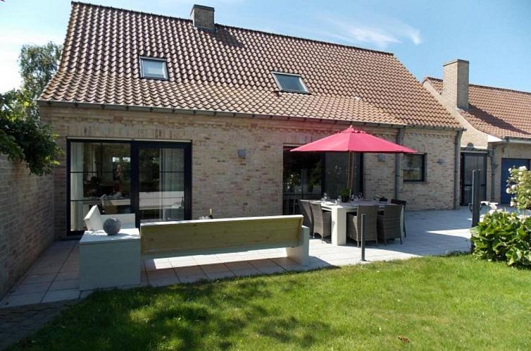 Frontzate vakantiehuis in Diksmuide, West-Vlaanderen met zonnig terras en tuin, ideaal voor ontspanning en genieten van de omgeving.