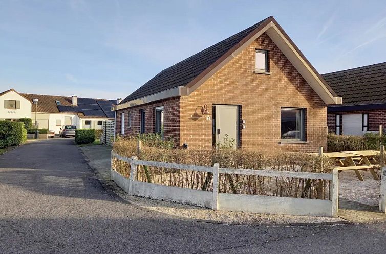 Maison du coeur in Oostduinkerke, vakantiehuis met charmante bakstenen gevel in West-Vlaanderen, Belgie.