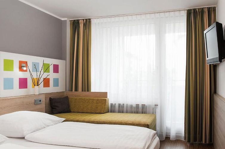 Business & Budget Hotel Tessin