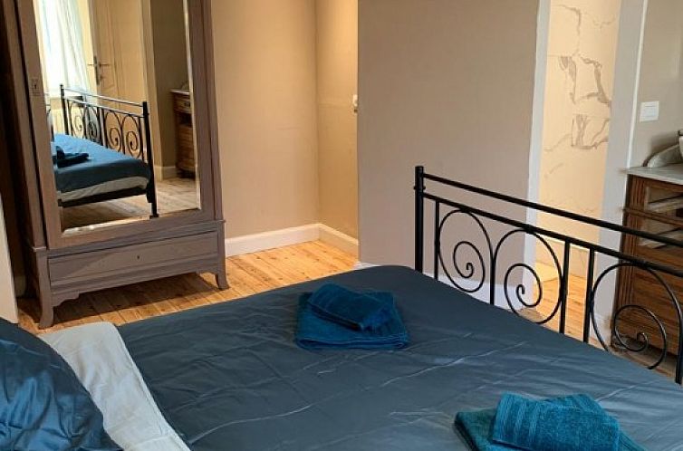 Sfeervolle slaapkamer in Air b&b huis Buizemont, Geraardsbergen, met een comfortabele inrichting en een landelijke uitstraling.