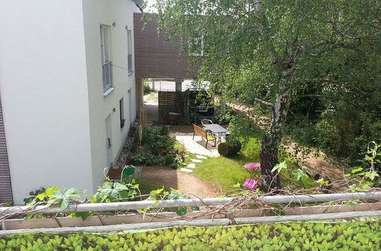 Appartement Moderne Studiowohnung im Obergeschoss mit Balkon