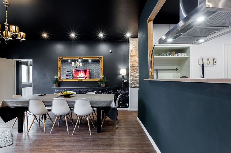 Appartement für acht Erwachsene und zwei Kinder